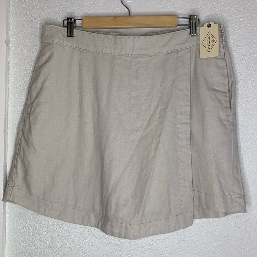 New St Johns Bay Moonbeam light tan skort linen rayon blend side zip closure 16